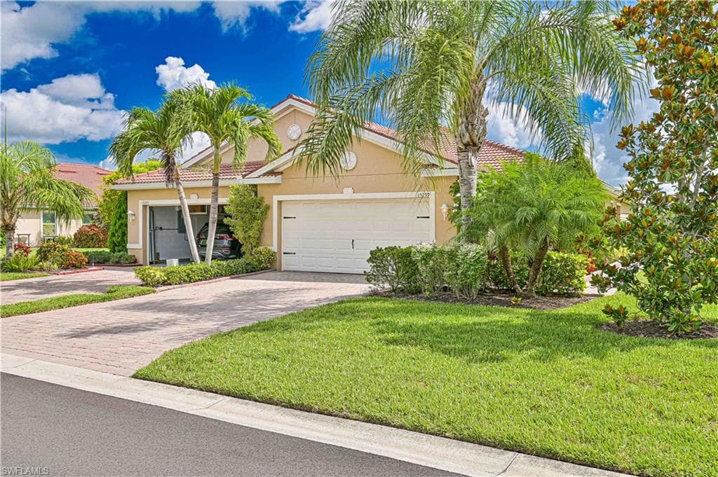 15239 Ligustrum LN ALVA, FL 33920