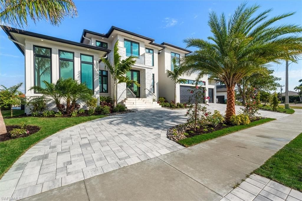 109 Seas CT MARCO ISLAND, FL 34145