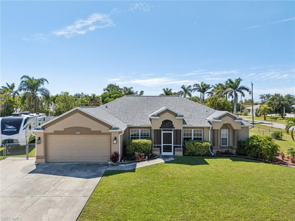 604 31st TER CAPE CORAL, FL 33904