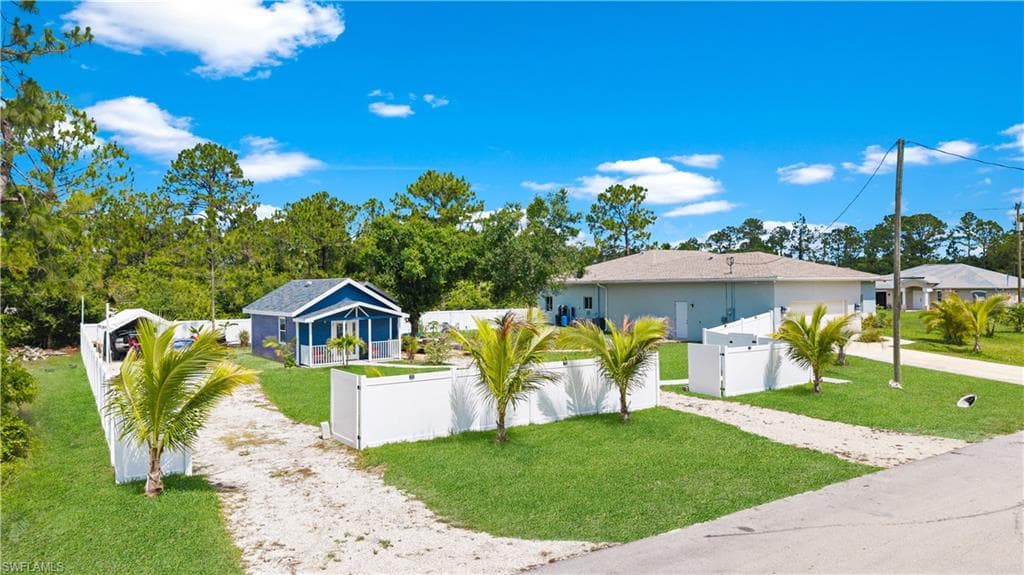 304 Bradley AVE LEHIGH ACRES, FL 33974