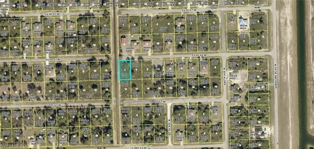 2523 55th ST W LEHIGH ACRES, FL 33971
