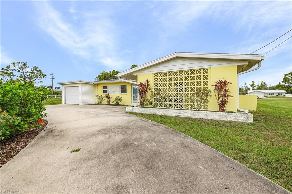 5802 Genesee PKWY BOKEELIA, FL 33922