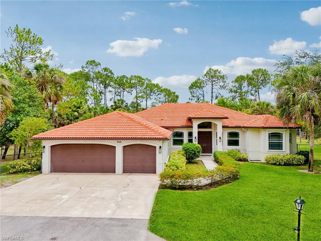 940 11th ST SW NAPLES, FL 34117