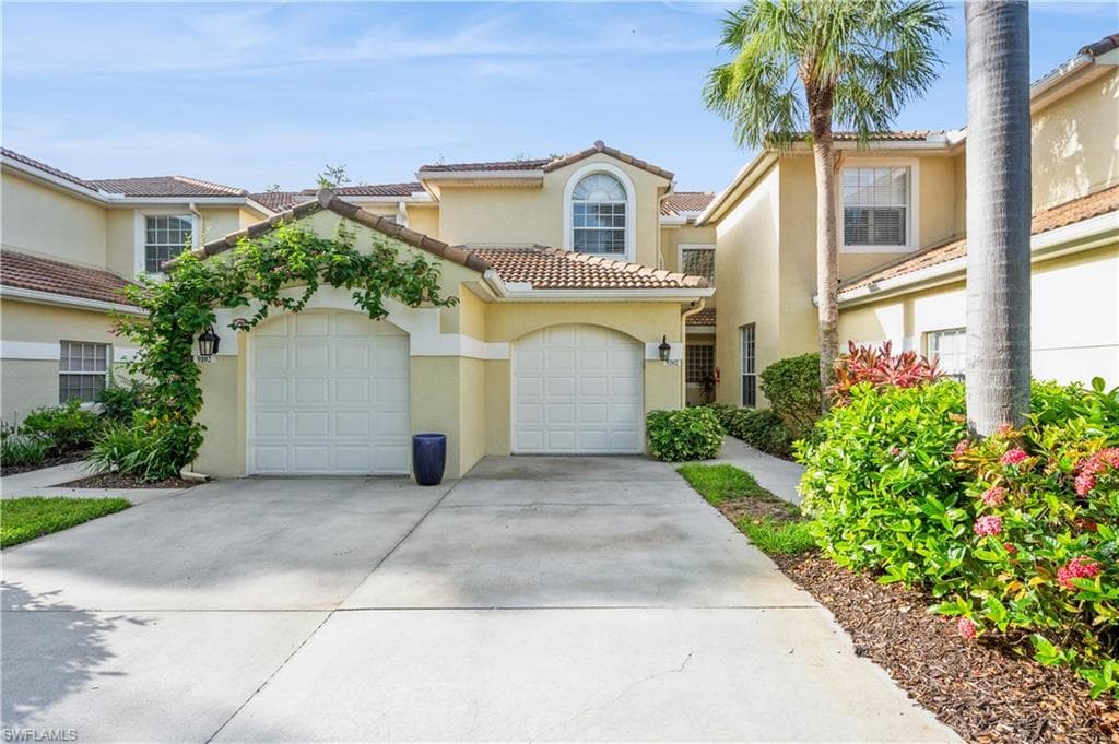 74 Silver Oaks CIR 9-202 NAPLES, FL 34119