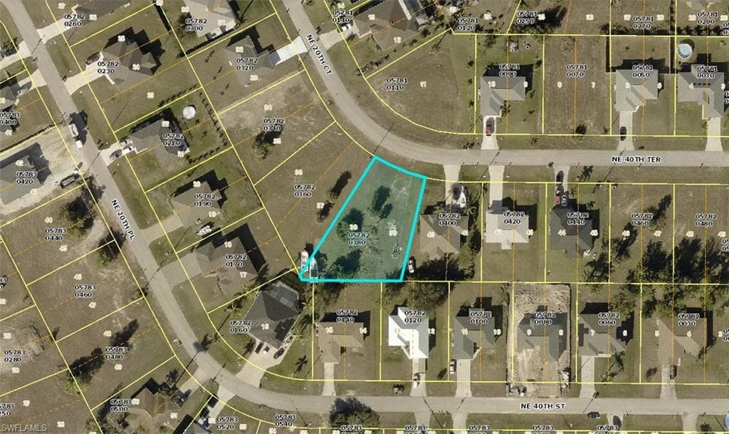 2104 NE 40th TER CAPE CORAL, FL 33909