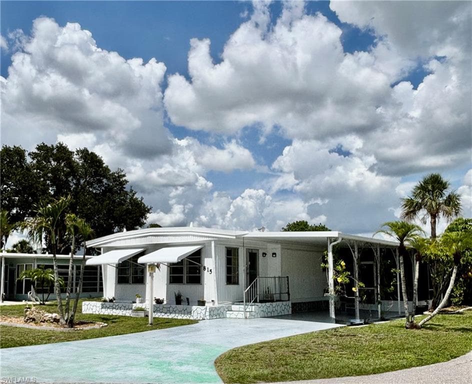 815 Holly Berry CT NORTH FORT MYERS, FL 33917