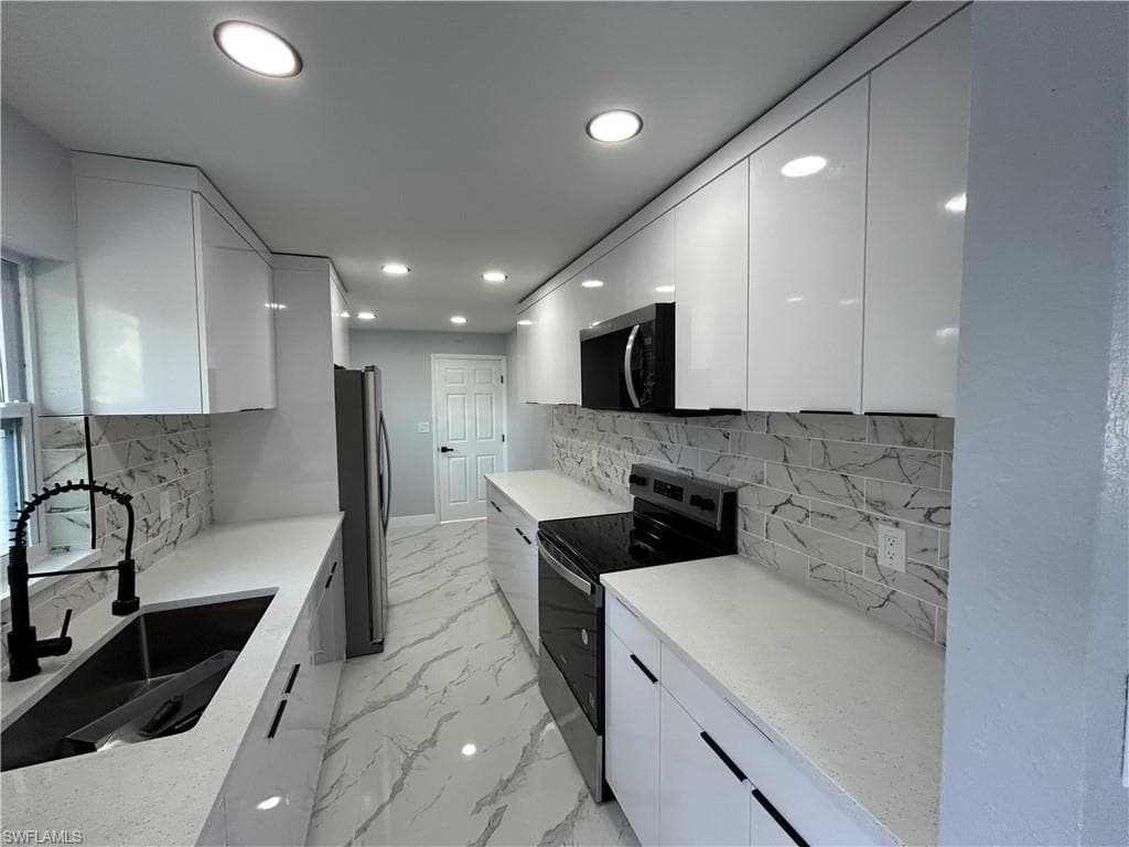 20 Broadway CIR FORT MYERS, FL 33901