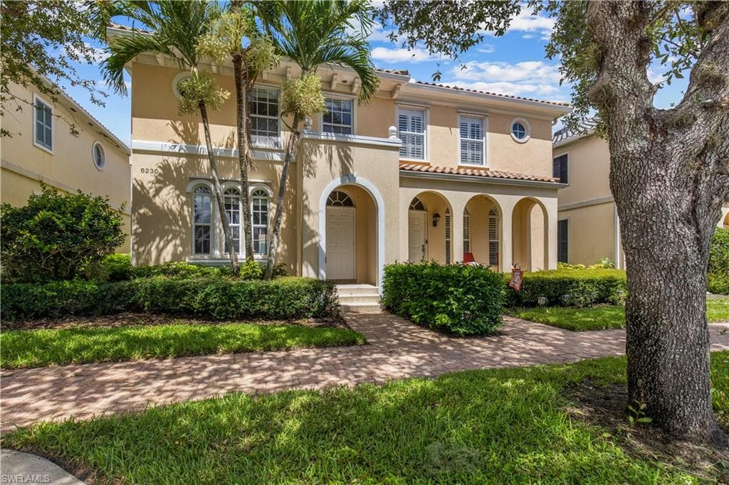 6230 Towncenter CIR NAPLES, FL 34119