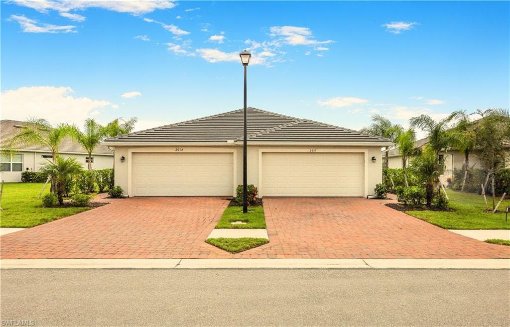 2011 Vermont LN NAPLES, FL 34120