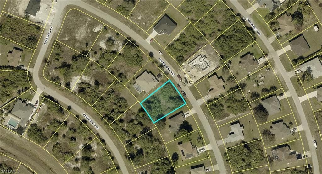 334 Pinehurst AVE LEHIGH ACRES, FL 33974