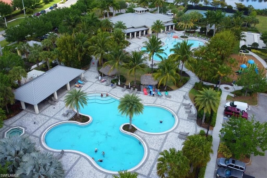 2579 Vine AVE NAPLES, FL 34120