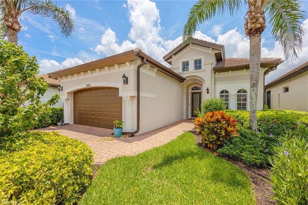 7828 Valencia CT NAPLES, FL 34113