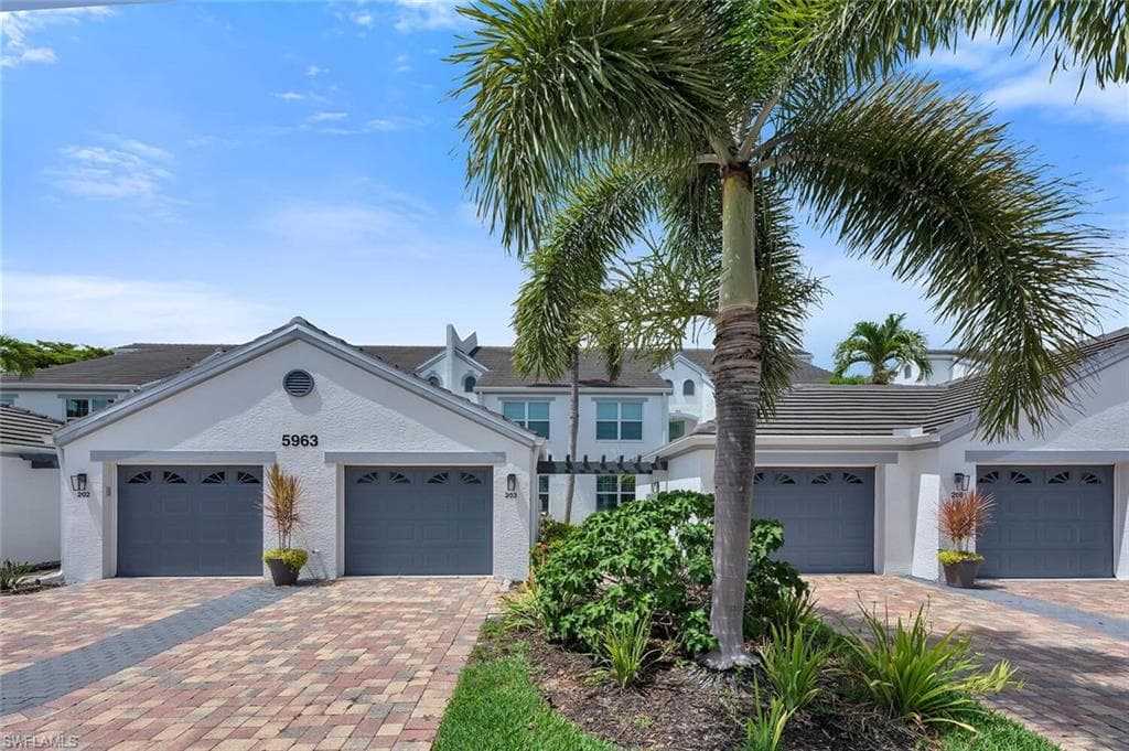 5963 Sand Wedge LN 203 NAPLES, FL 34110