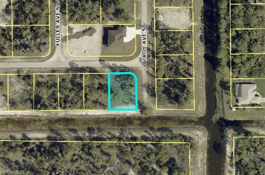 660 Ames ST E LEHIGH ACRES, FL 33974
