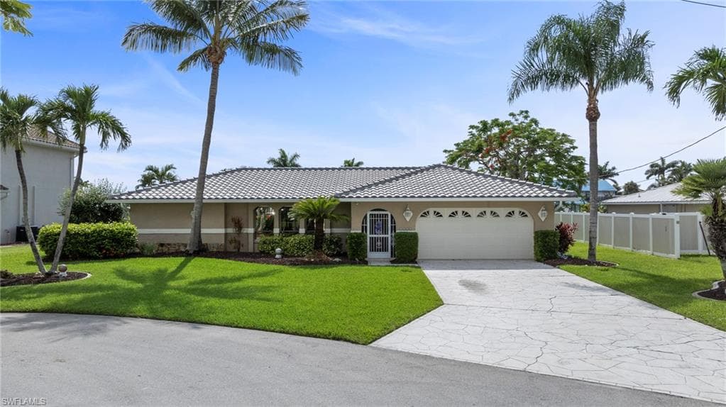 2121 SE 25th TER CAPE CORAL, FL 33904