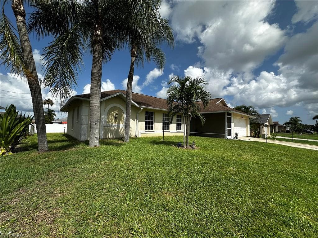 910 SW 10th PL CAPE CORAL, FL 33991