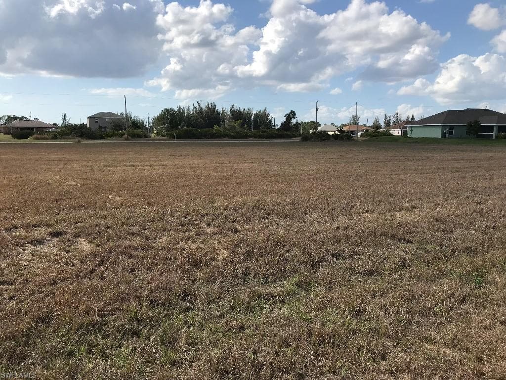 3814 W Gator CIR CAPE CORAL, FL 33909