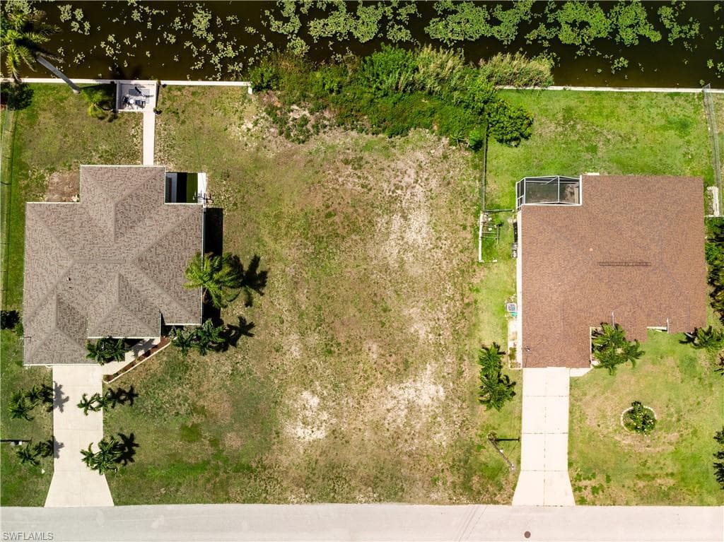 861 SW 18th TER CAPE CORAL, FL 33991