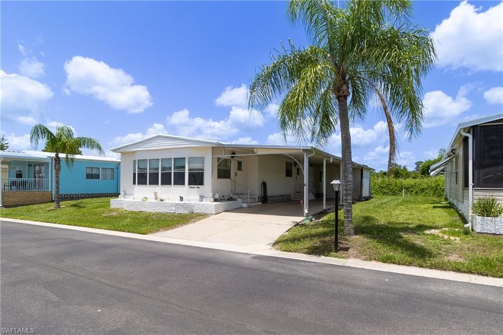 21 Aloe ST ALVA, FL 33920