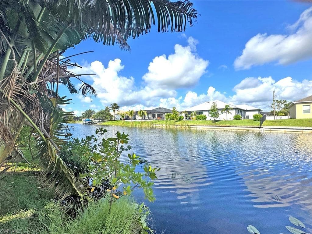 404 SW 26th AVE CAPE CORAL, FL 33991