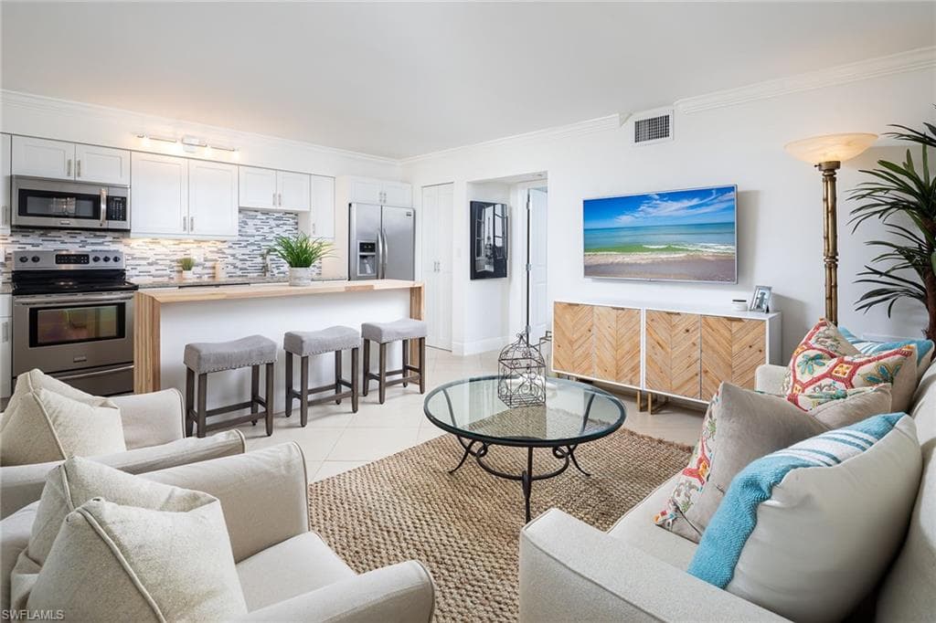 960 7th ST S 202 NAPLES, FL 34102