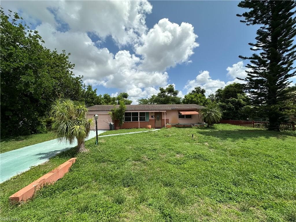 305 Penn RD W LEHIGH ACRES, FL 33936