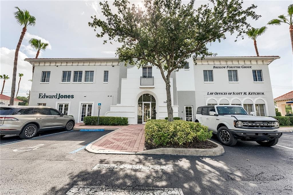 9180 Galleria CT F NAPLES, FL 34109