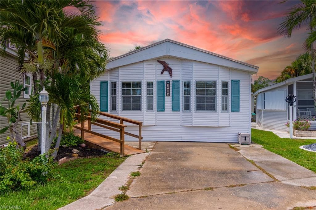 10903 Peregrine Falcon CIR ESTERO, FL 33928