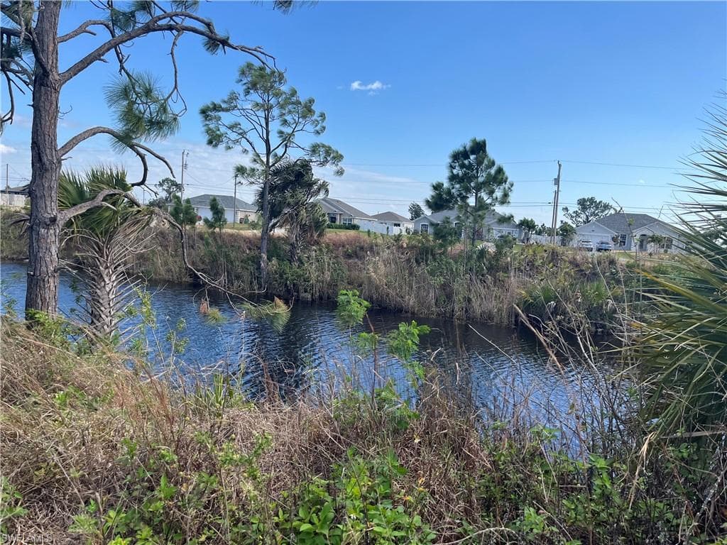 1010 NE 44th LN CAPE CORAL, FL 33909