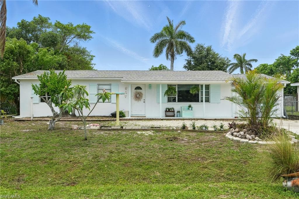 4011 Coconut CIR S NAPLES, FL 34104
