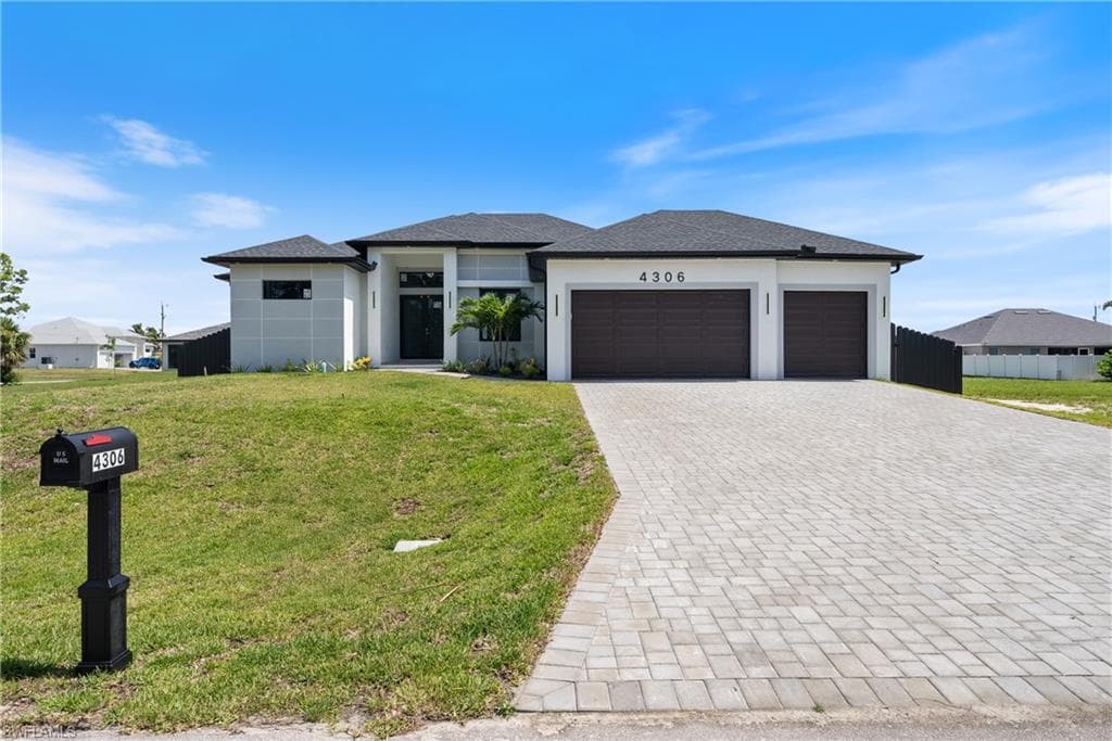 4306 40th LN CAPE CORAL, FL 33993