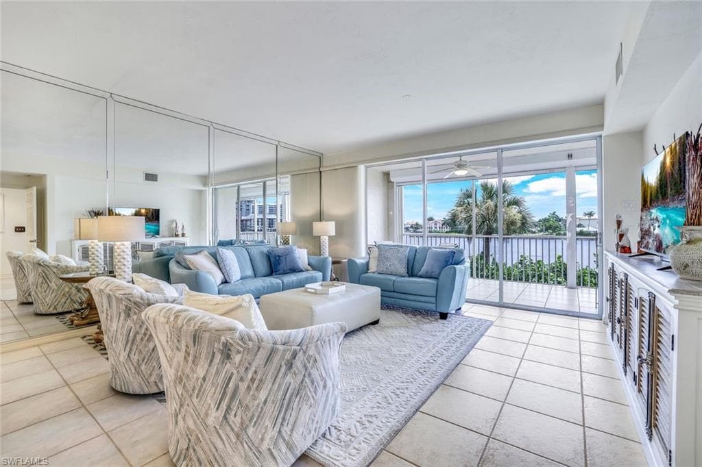 9380 Gulf Shore DR 102 NAPLES, FL 34108