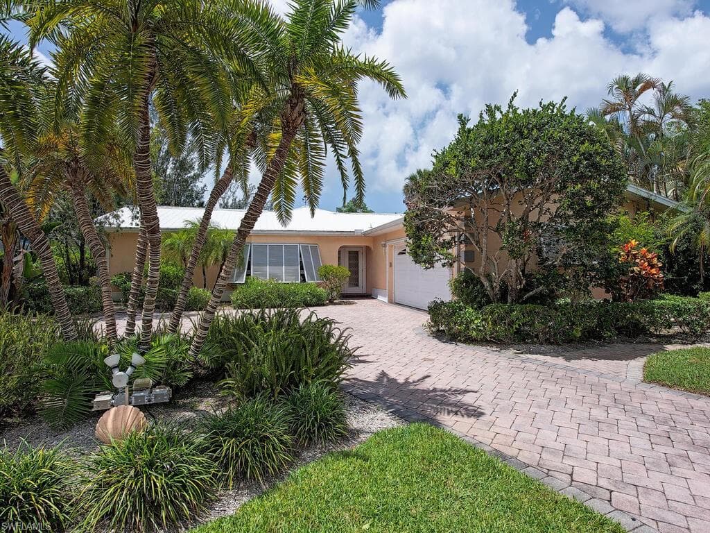 1486 13th AVE N NAPLES, FL 34102