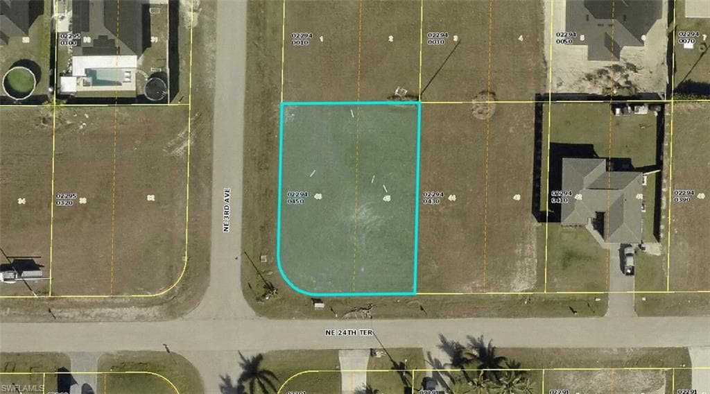 301 NE 24th TER CAPE CORAL, FL 33909