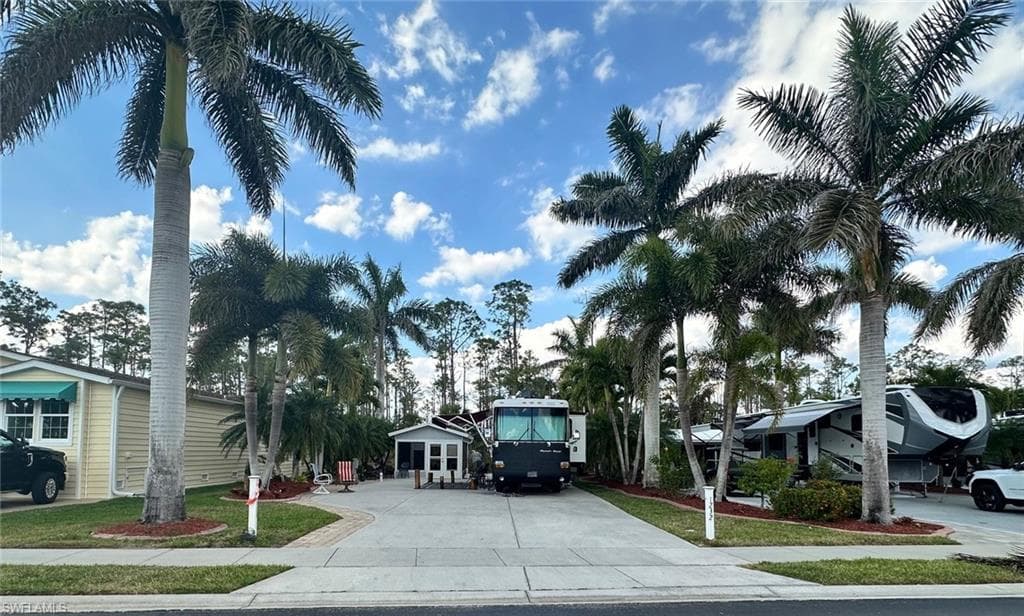 1232 Diamond Lake CIR NAPLES, FL 34114
