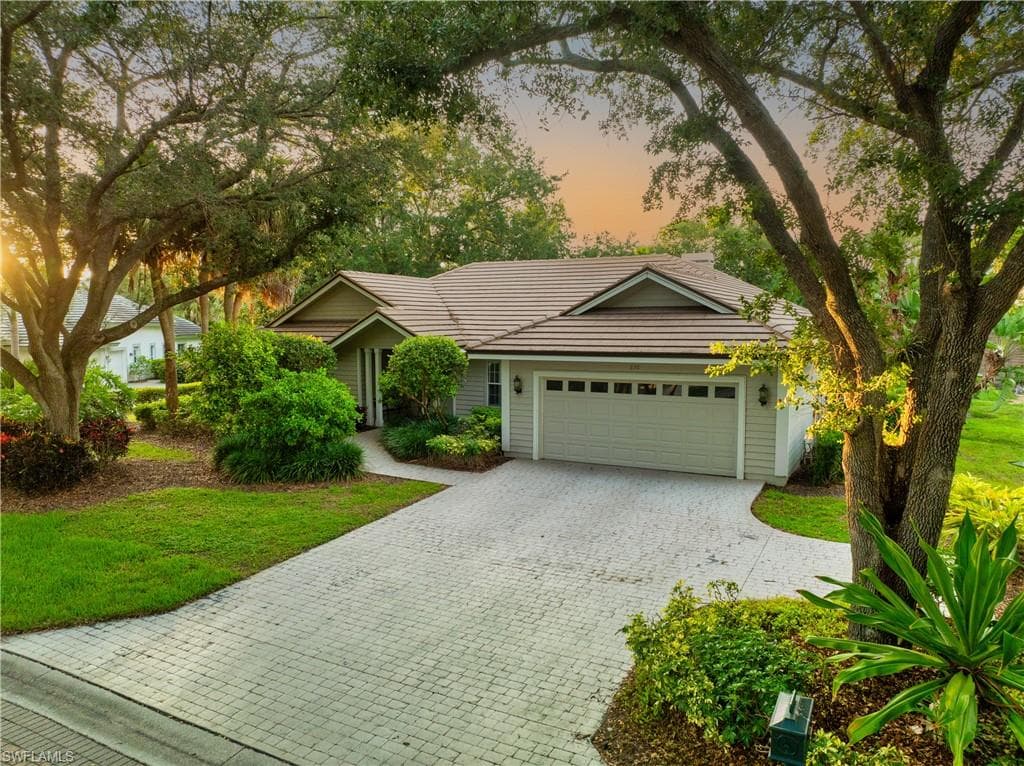 858 Wyndemere WAY NAPLES, FL 34105