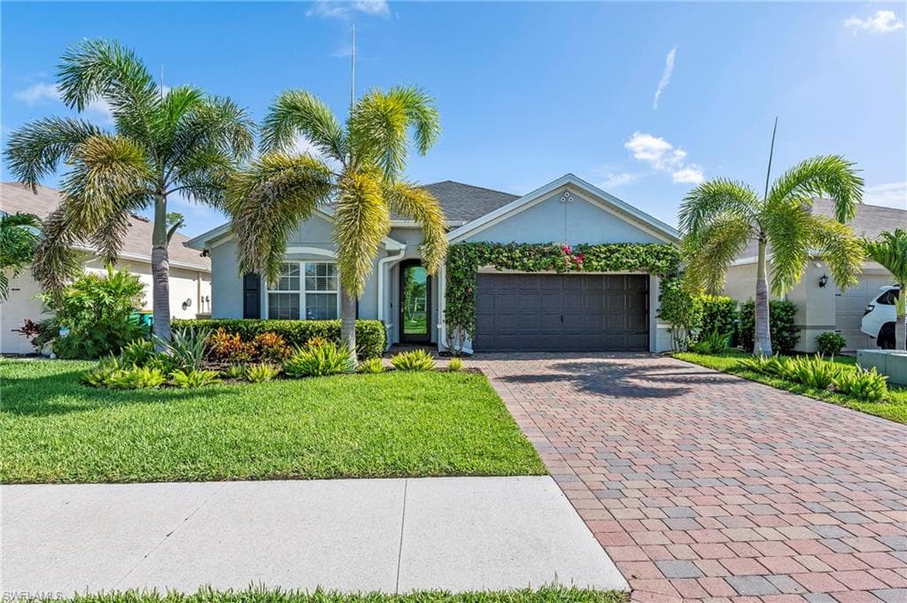 689 Hadley ST E NAPLES, FL 34104