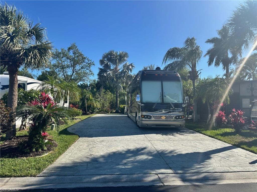 1650 Diamond Lake CIR NAPLES, FL 34114