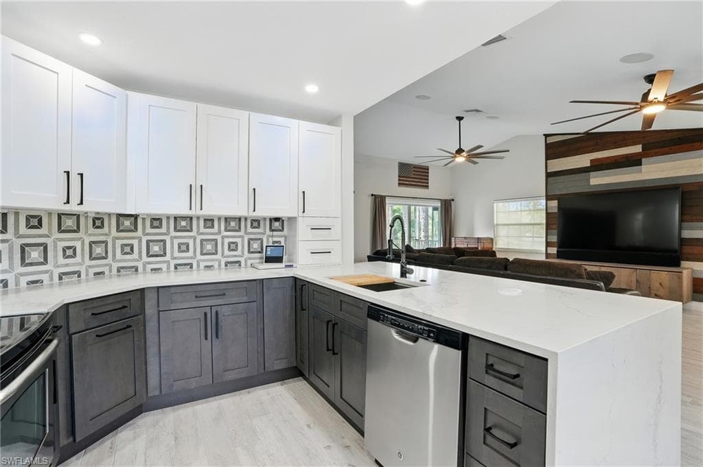 9624 Crescent Garden DR J202 NAPLES, FL 34109