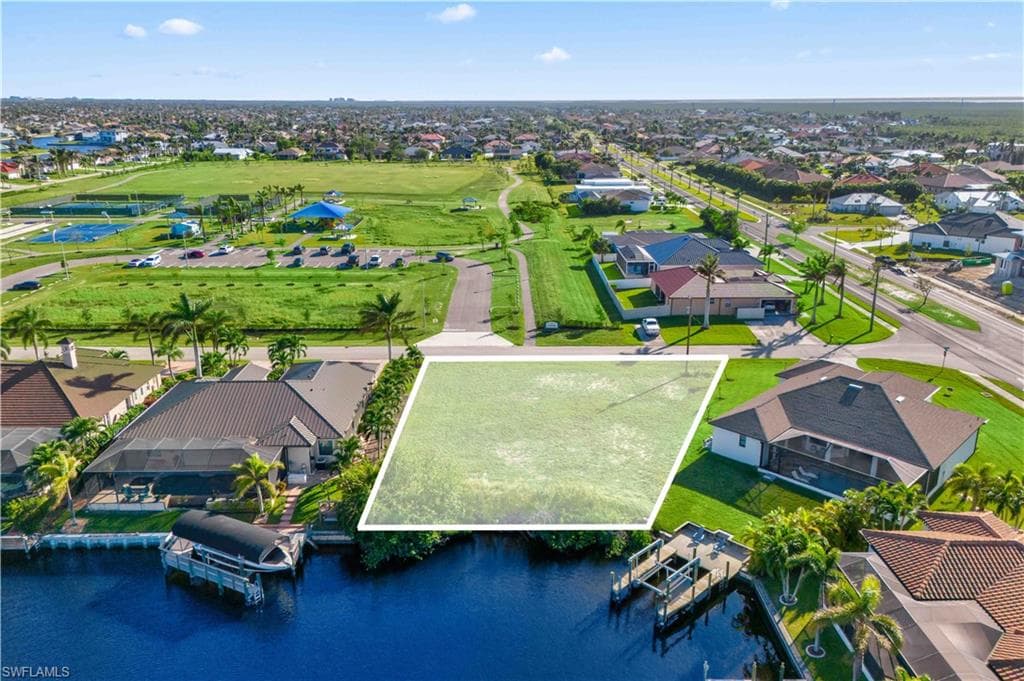 2719 SW 43rd TER CAPE CORAL, FL 33914