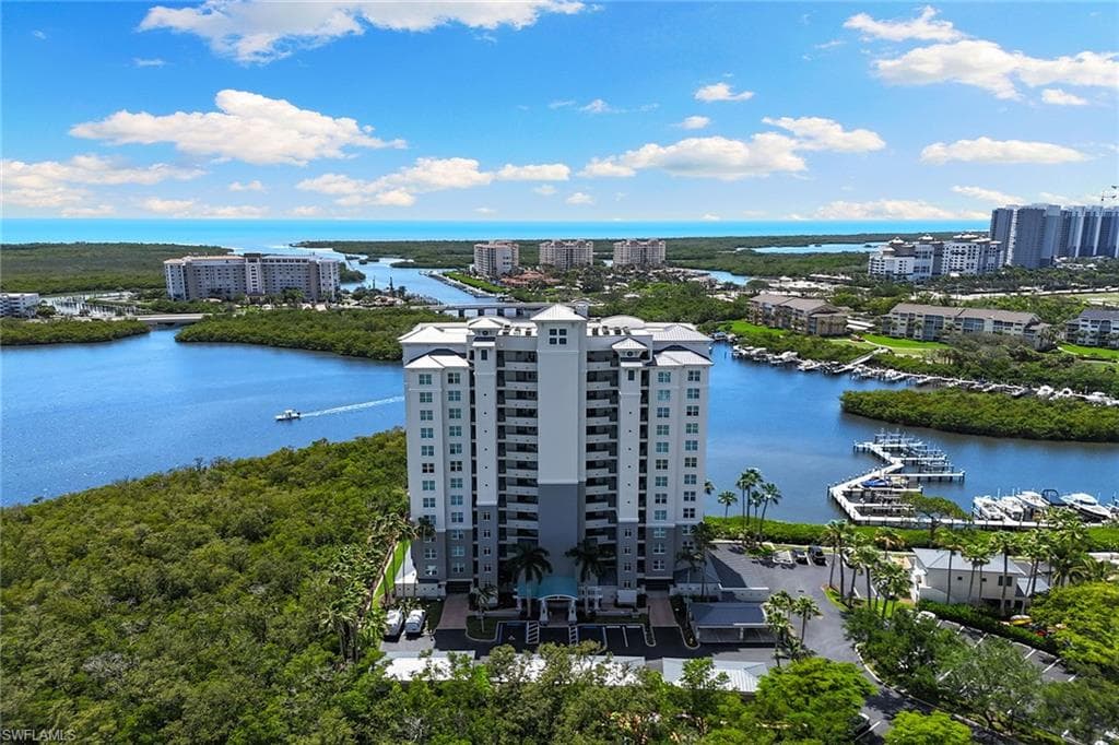 420 Cove Tower DR 304 NAPLES, FL 34110