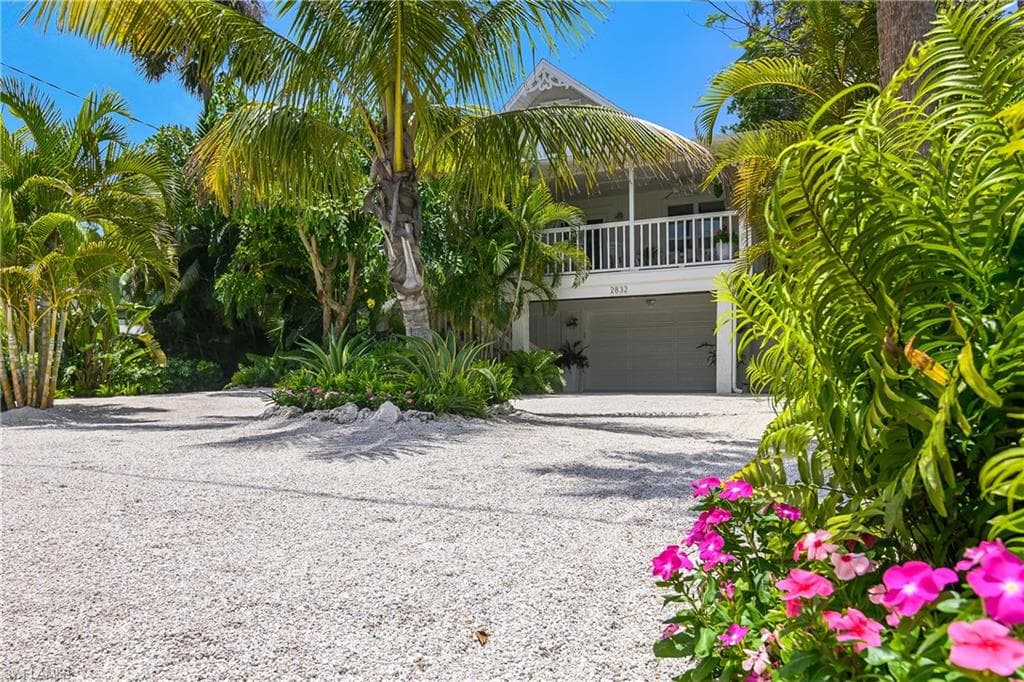 2832 Weeks AVE NAPLES, FL 34112