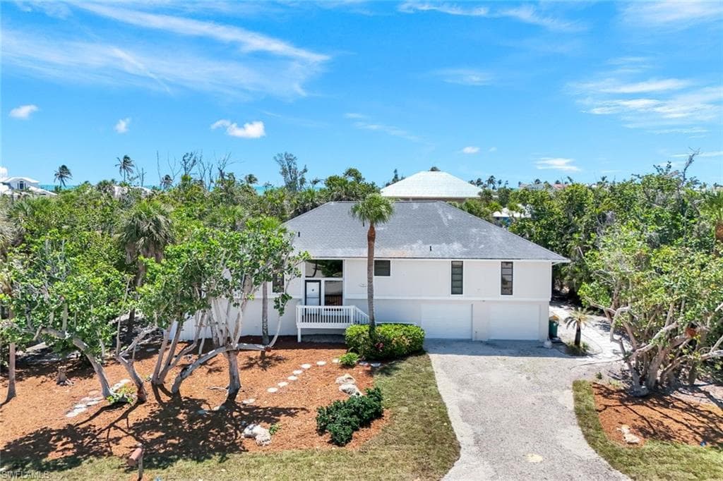 1043 Blue Heron DR SANIBEL, FL 33957