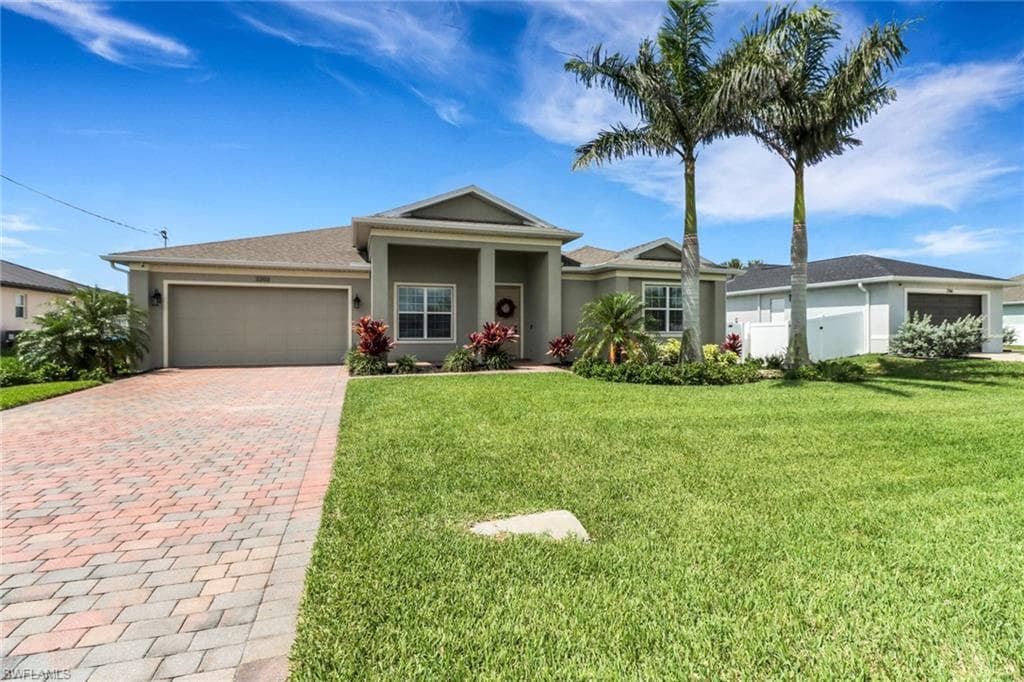 2202 SW 25th TER CAPE CORAL, FL 33914