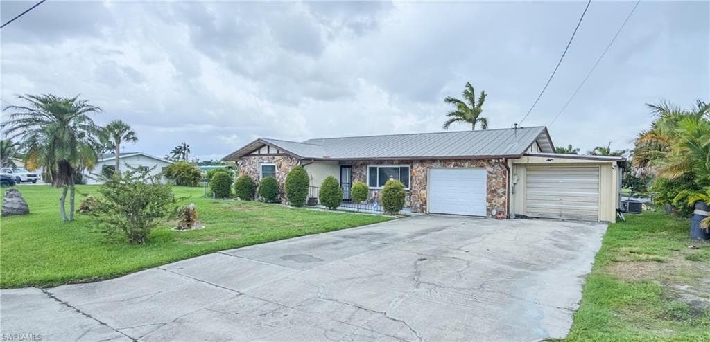 453 Stipe ST NORTH FORT MYERS, FL 33903