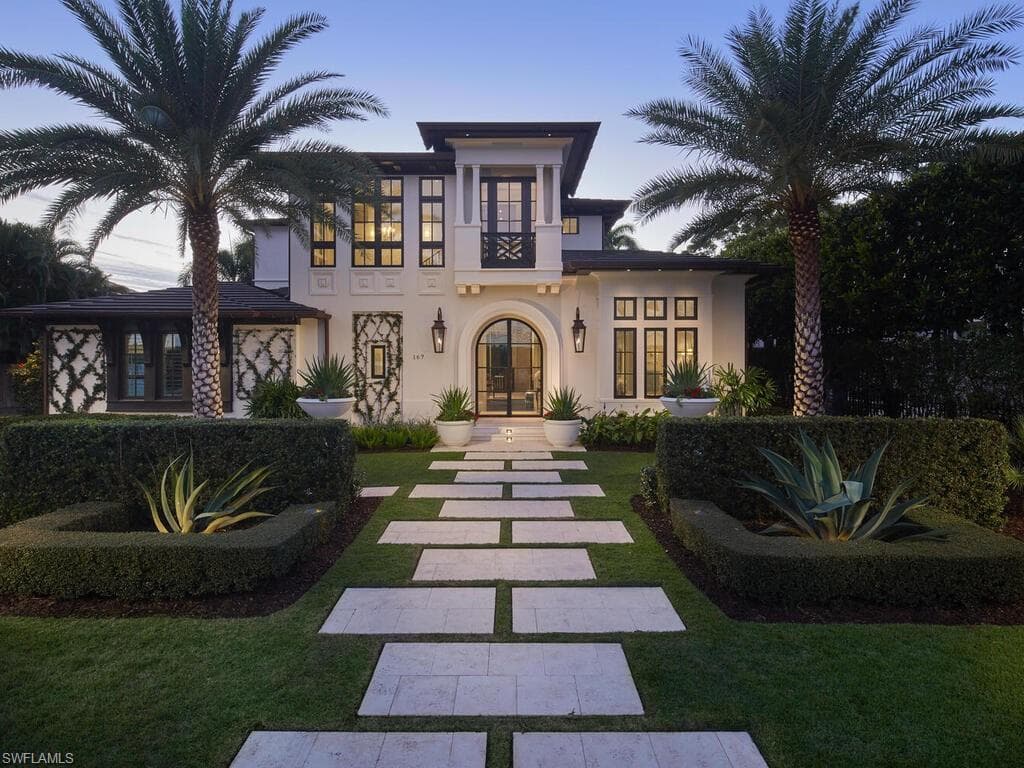 167 4th ST N NAPLES, FL 34102