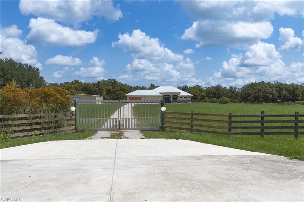 19801 N River RD ALVA, FL 33920