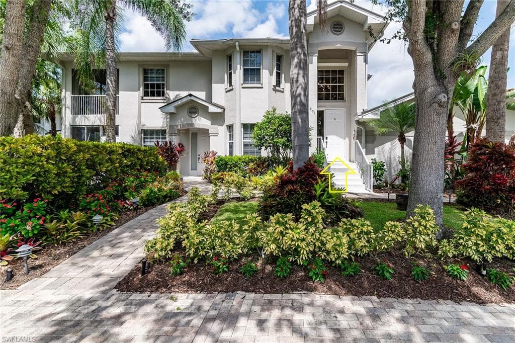 5040 Yacht Harbor CIR 6 NAPLES, FL 34112
