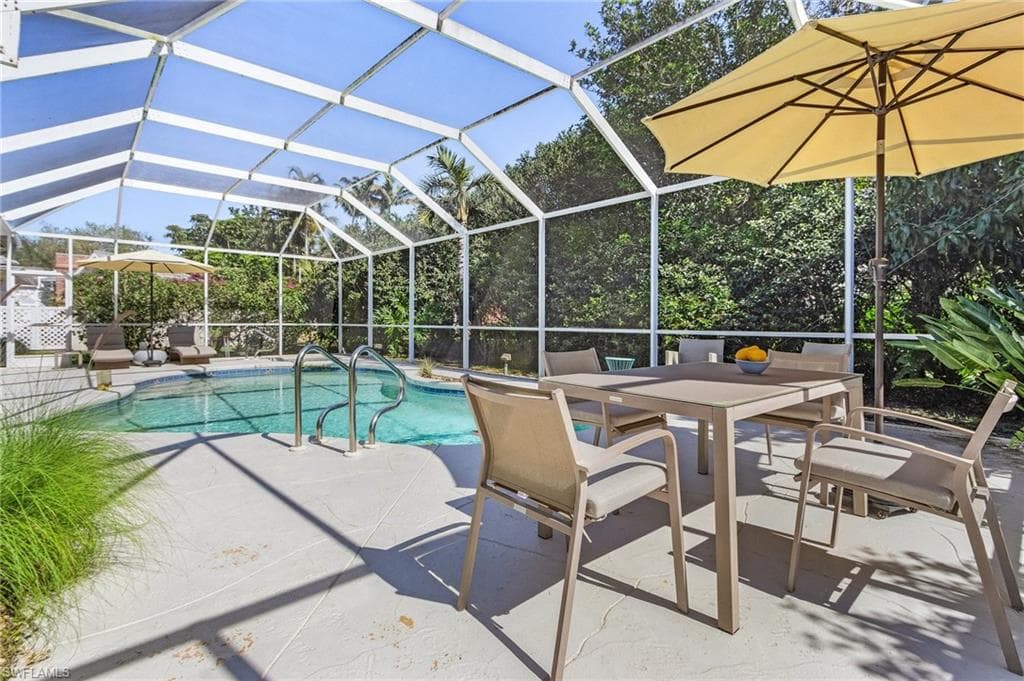 258 Monterey DR NAPLES, FL 34119