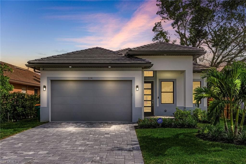 614 105th AVE N NAPLES, FL 34108